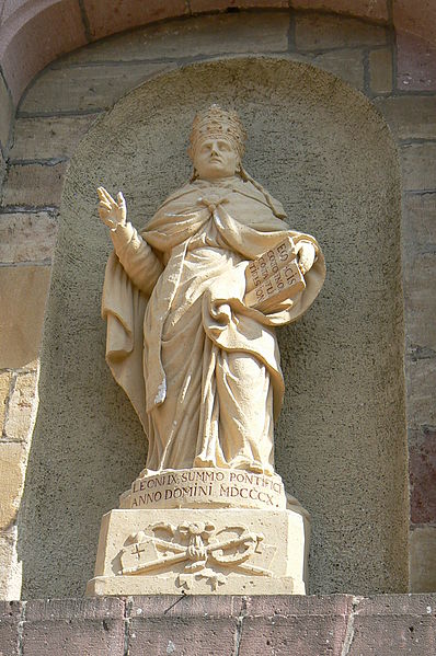 Statue du pape Saint Léon IX à Eguisheim